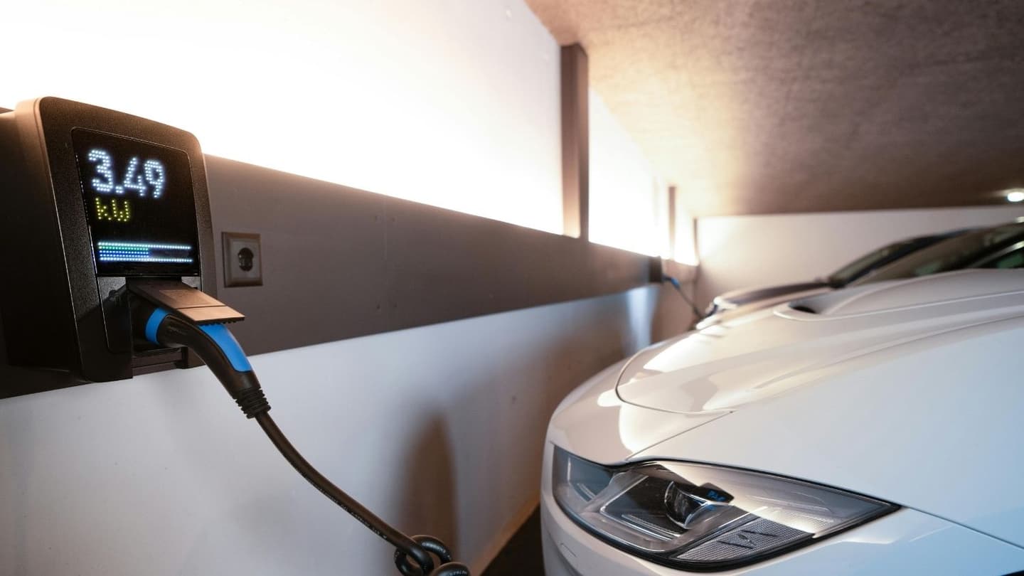 Delhi EV charging station infrastructure with electric vehicles