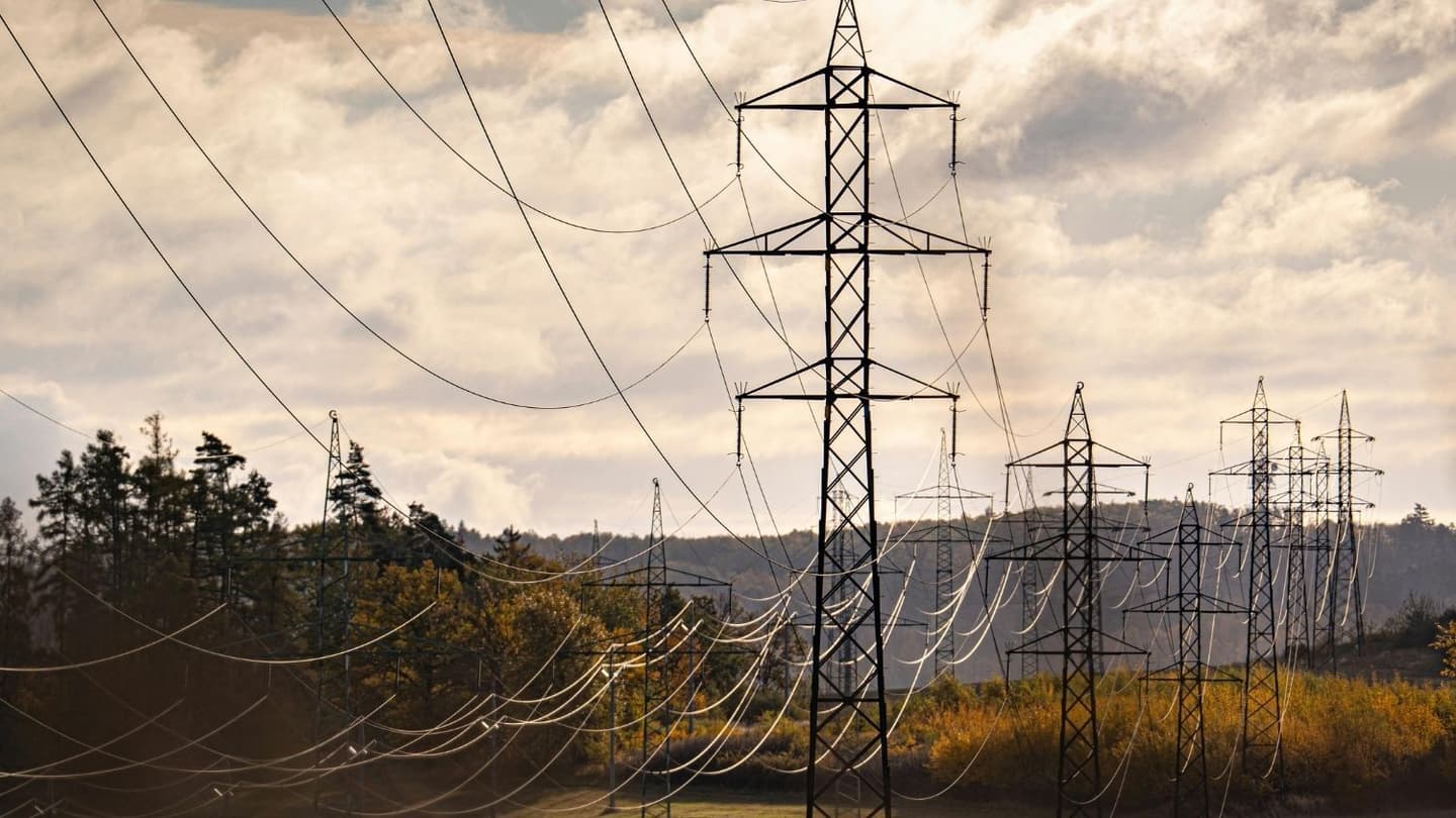 Electricity transmission lines supplying power in Madhya Pradesh.