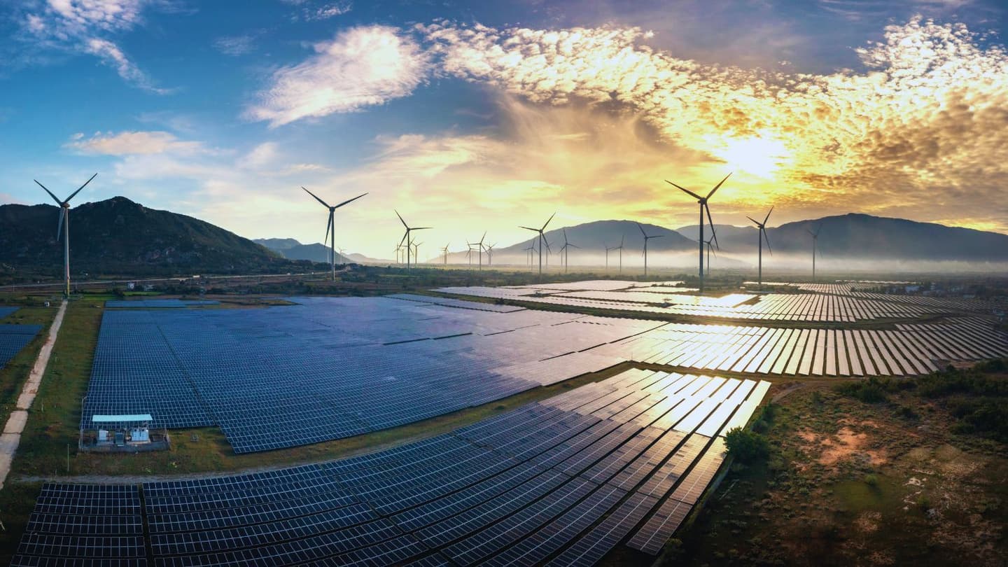 Govt Extends ALMM Framework to Solar Ingots, Wafers from 2028 to Boost Domestic Manufacturing