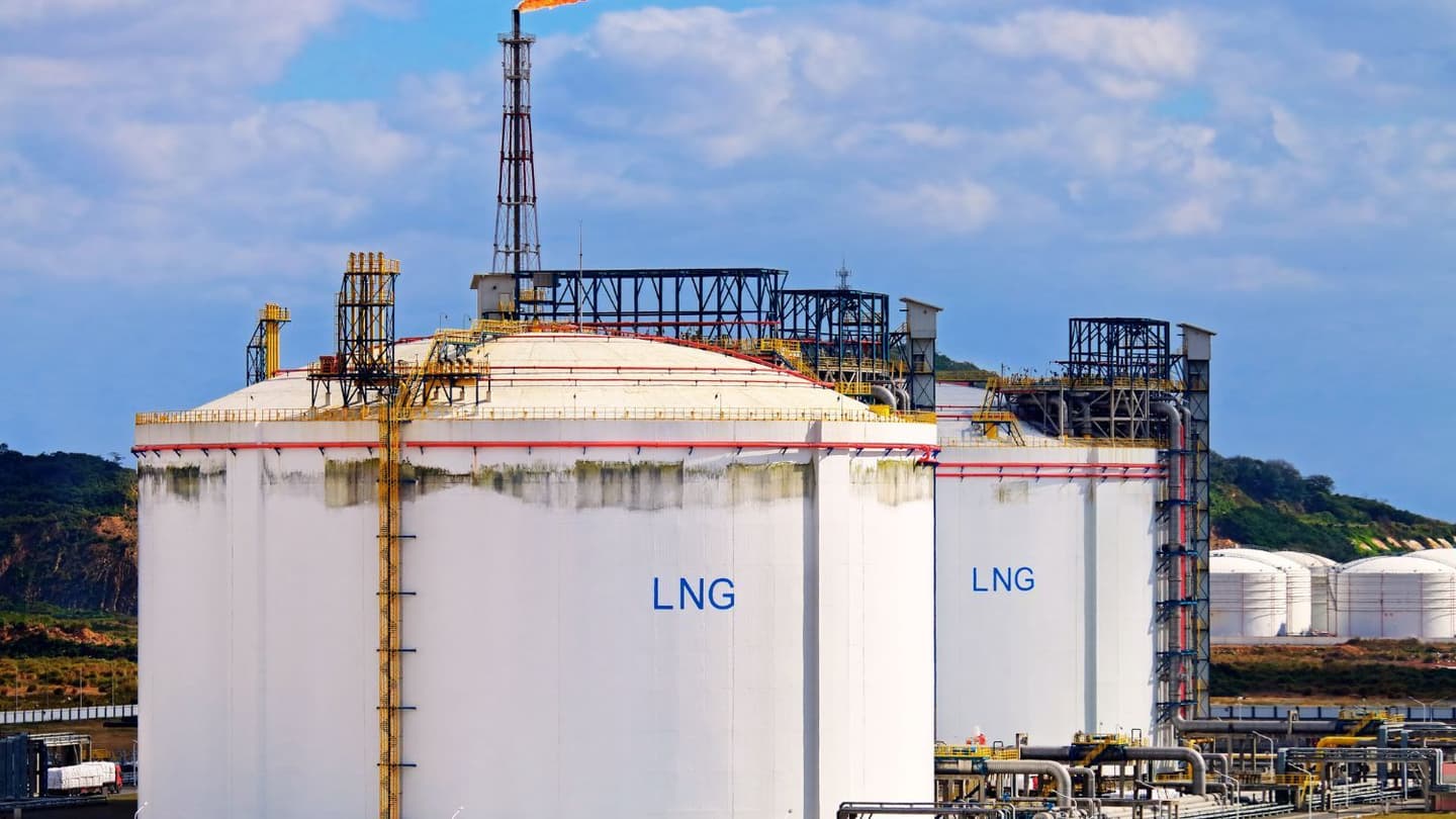 Govt Says Fuel Stocks Adequate, LPG Supply Stable Amid West Asia Conflict