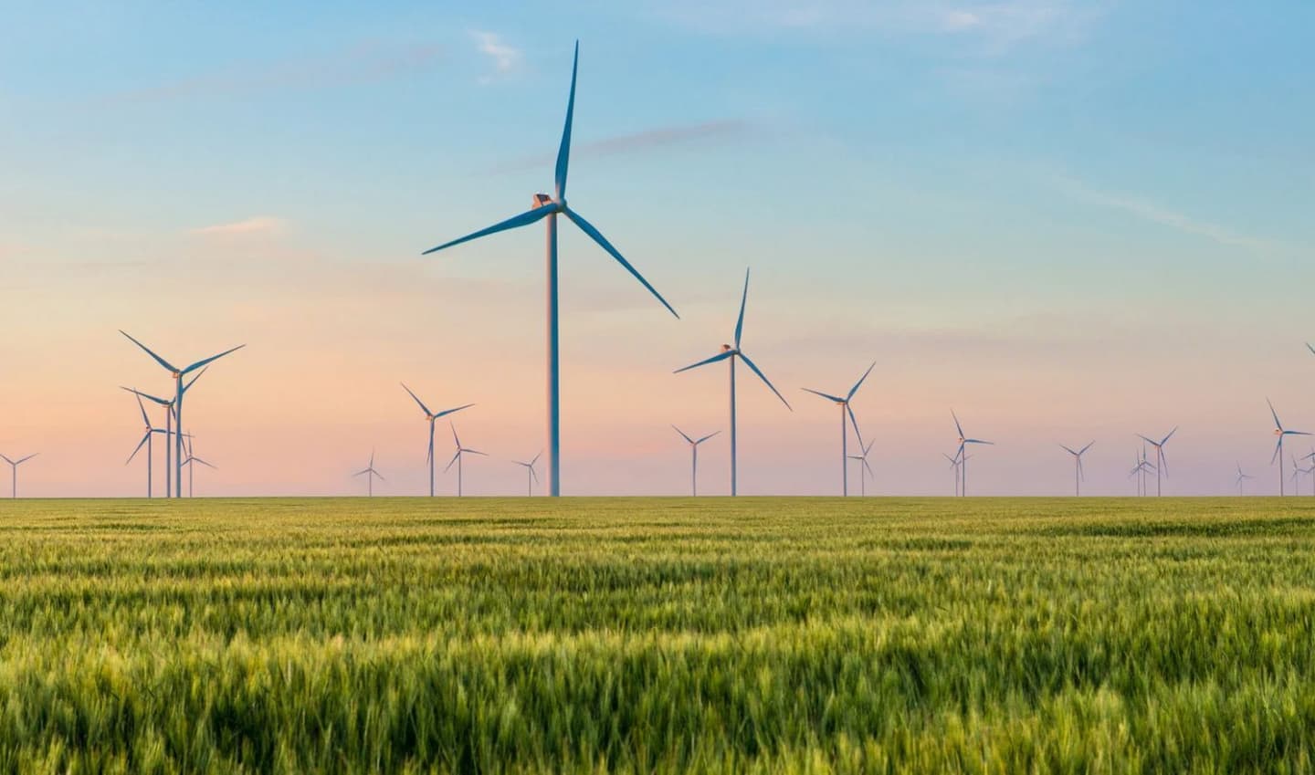 India needs $220 billion in domestic and foreign investments to reach its 500 GW renewable energy target by 2030, according to MNRE Secretary Sarangi