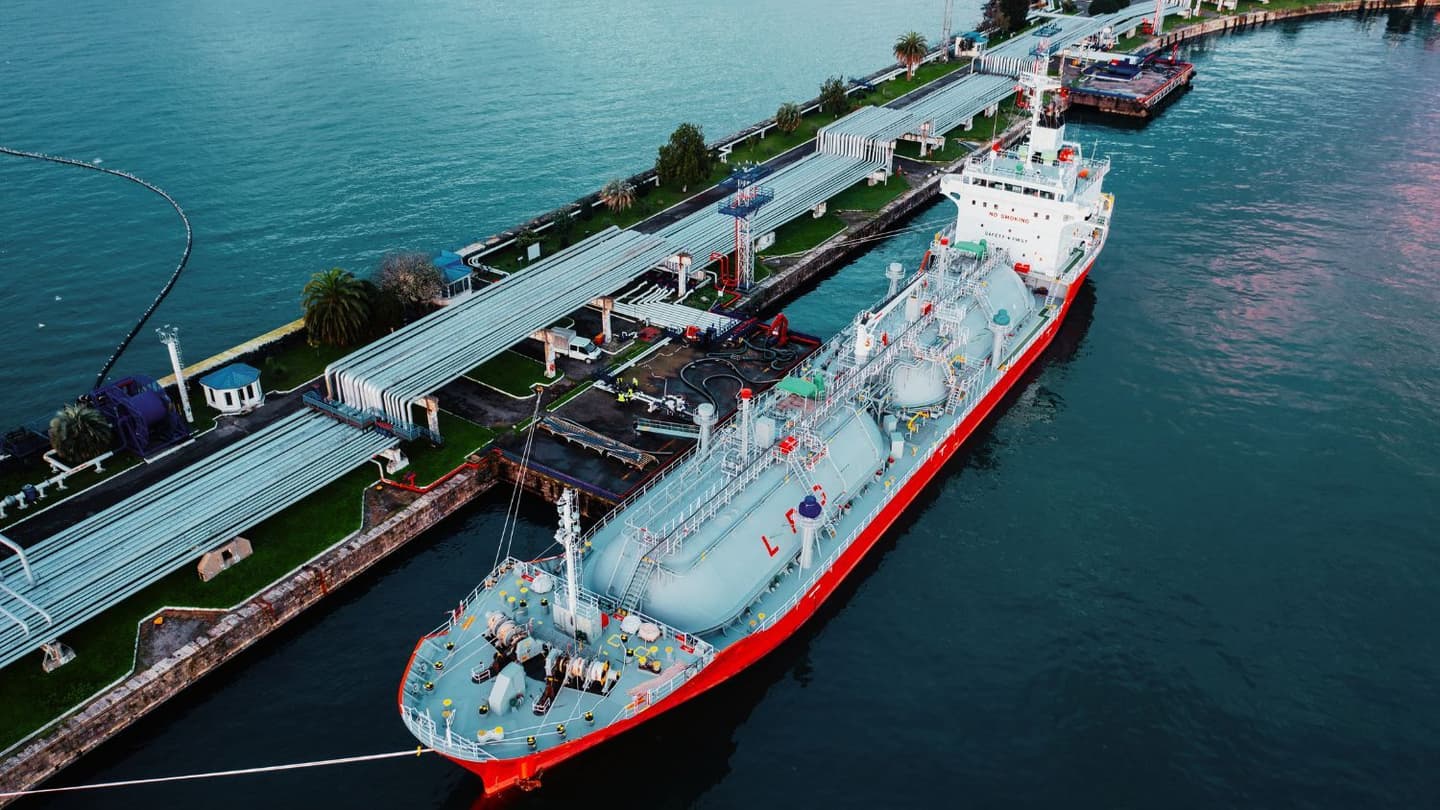 Indian LPG Tanker Green Asha Crosses Strait of Hormuz Amid West Asia Conflict
