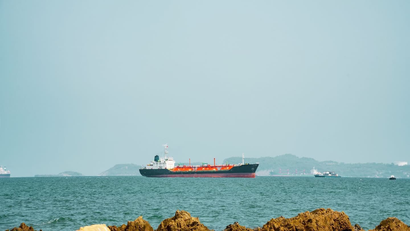 LPG Carrier MT Sarv Shakti Crosses Hormuz Safely Amid Tensions