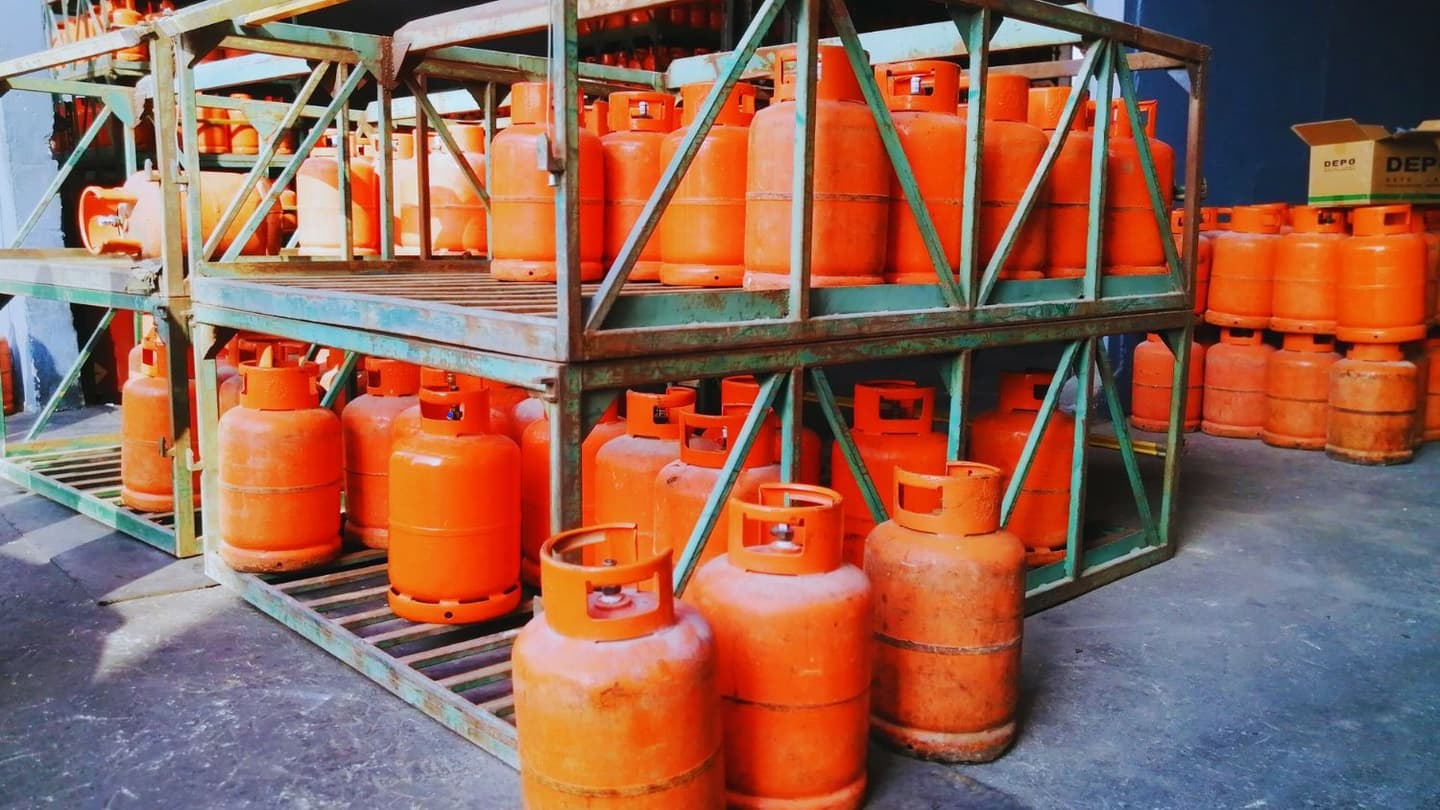 Panic LPG Bookings Fall to 55 Lakh; PNG Shift Gathers Pace Amid West Asia crisis