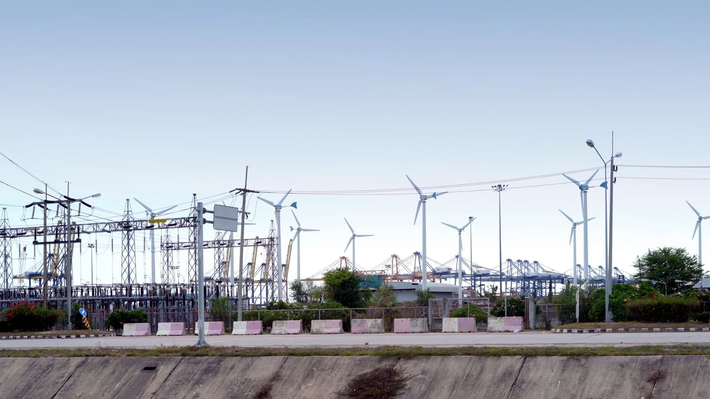 wind-turbines-and-power-lines-on-clear-day-2026-10-05-20-11-43-utc.jpg